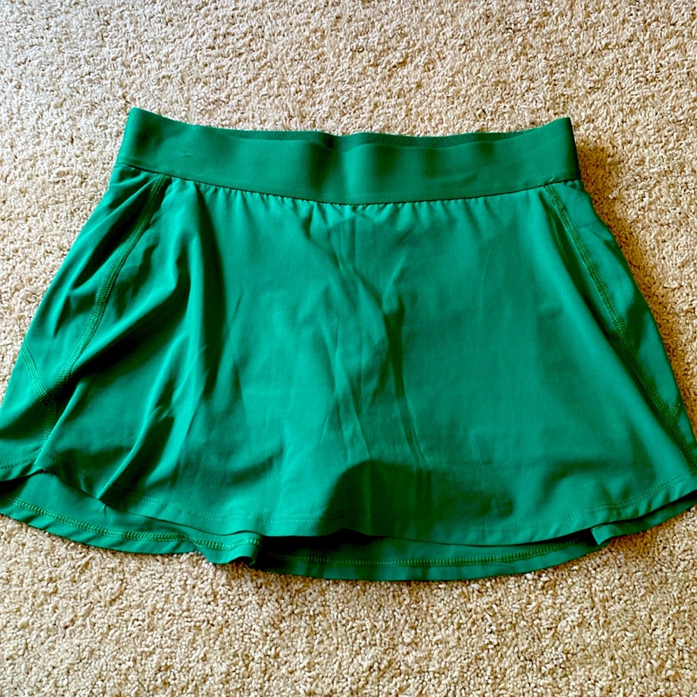 Aritzia adorable Tna Kelly green short skirt with built in shorts